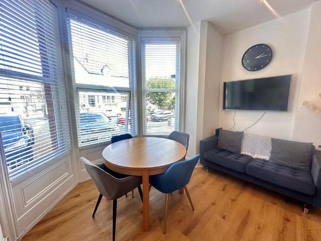 2 bedroom flat to rent
