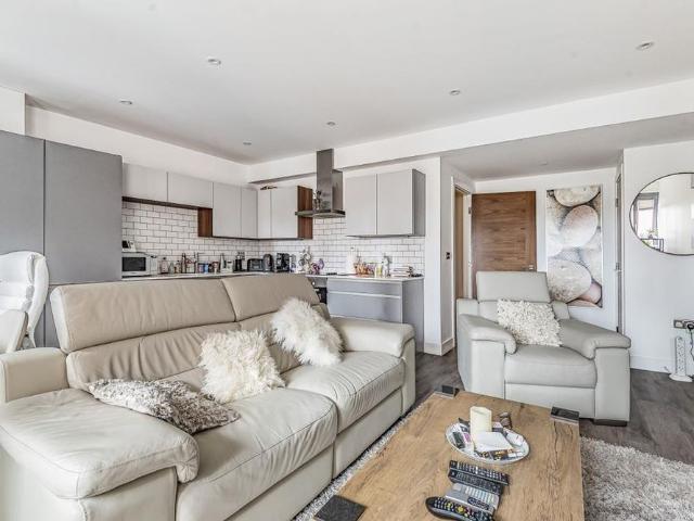 2 bedroom flat to rent