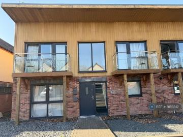 Flat for rent in Burhill - Garden, Parking