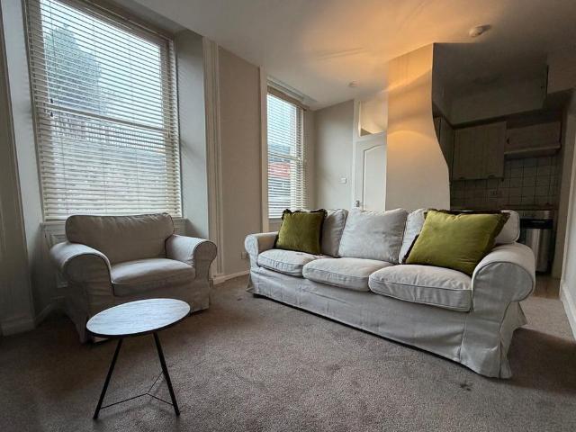 2 bedroom flat to rent