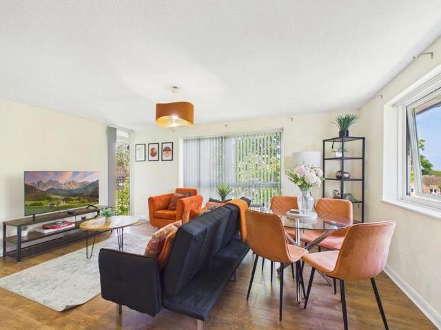 2 bedroom flat to rent