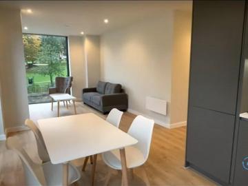 Crumpsall Manchester, M8 - Equipped kitchen