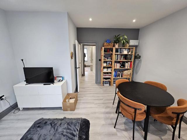 2 bedroom flat to rent
