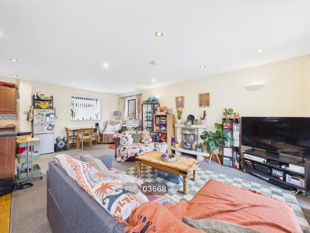 2 bedroom flat to rent