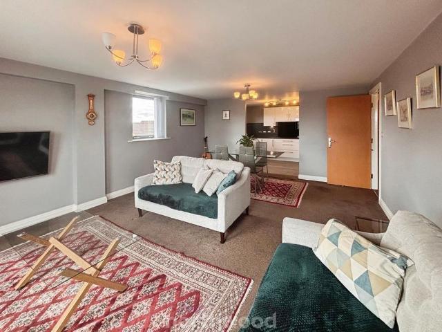 2 bedroom flat to rent