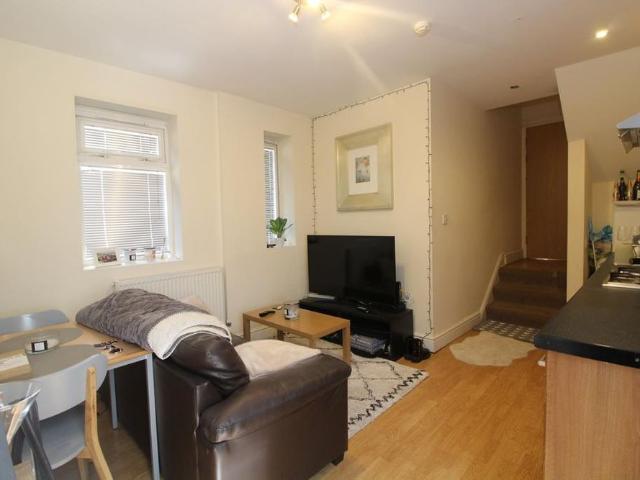 2 bedroom flat to rent