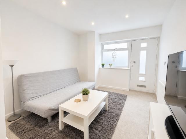 2 bedroom flat to rent