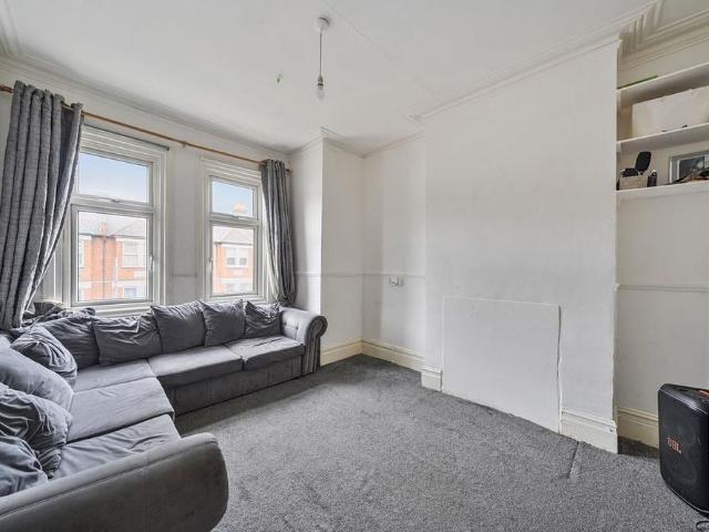 2 bedroom maisonette to rent