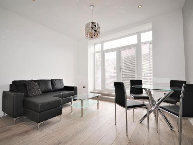 2 bedroom flat to rent