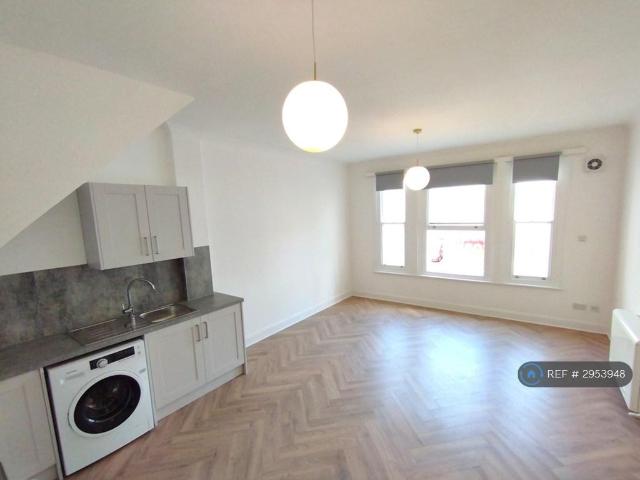 2 bedroom maisonette to rent