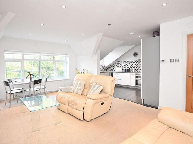 2 bedroom flat to rent