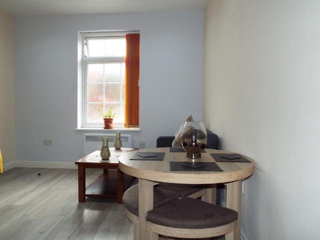 2 bedroom flat to rent