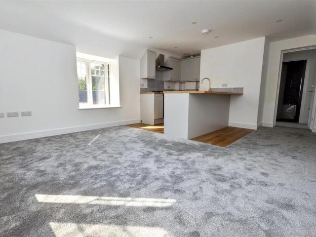 2 bedroom flat to rent