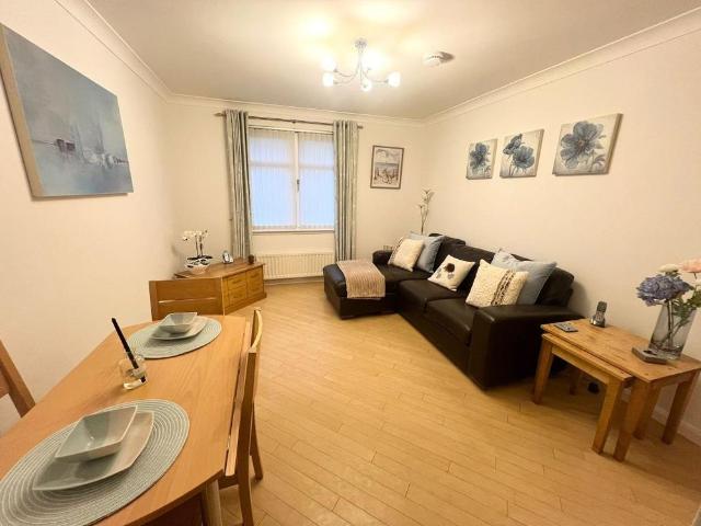2 bedroom flat to rent