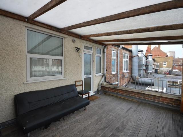 2 bedroom flat to rent