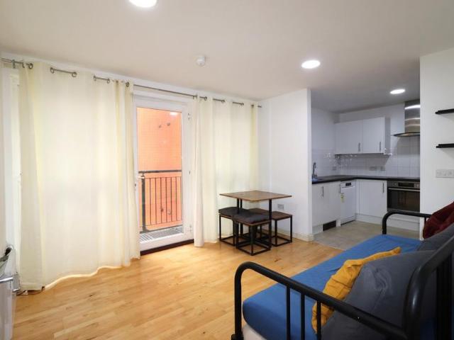 2 bedroom flat to rent