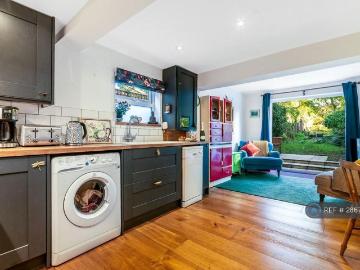 Earlsfield, London, Greater London - Garden