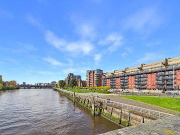 Glasgow, Glasgow and Clyde Valley - Balcony