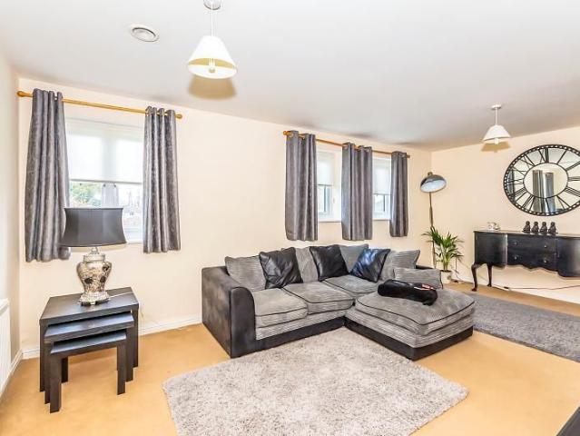 2 bedroom flat to rent