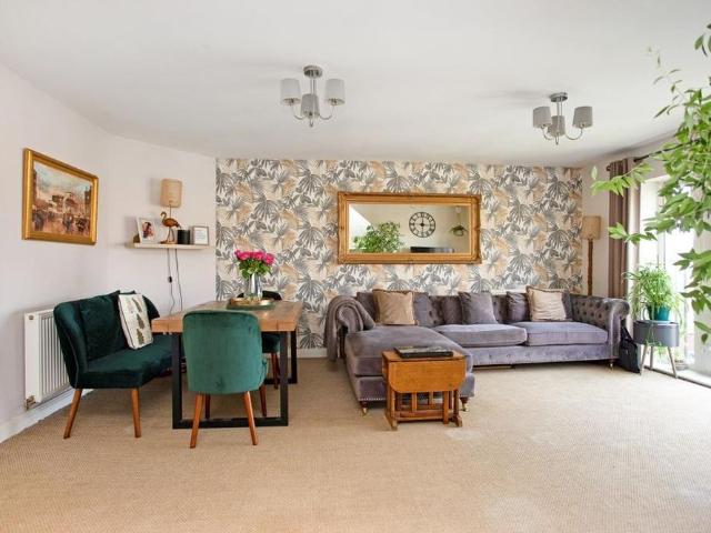 2 bedroom flat to rent