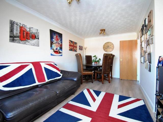 2 bedroom flat to rent