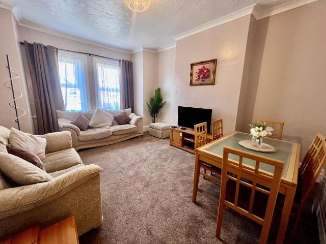 2 bedroom flat to rent