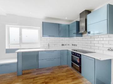 Cricklewood, London, Greater London - Equipped kitchen