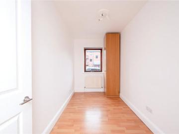 Northern Ireland - Equipped kitchen, Parking