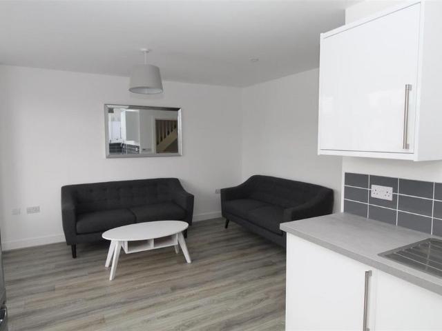 2 bedroom flat to rent