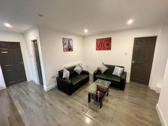 2 bedroom flat to rent