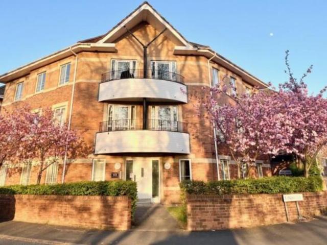 2 bedroom Flat To Rent