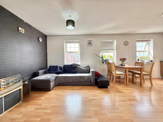 2 bedroom flat to rent
