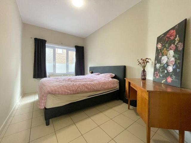 2 bedroom flat with a city garden to let in Ghent