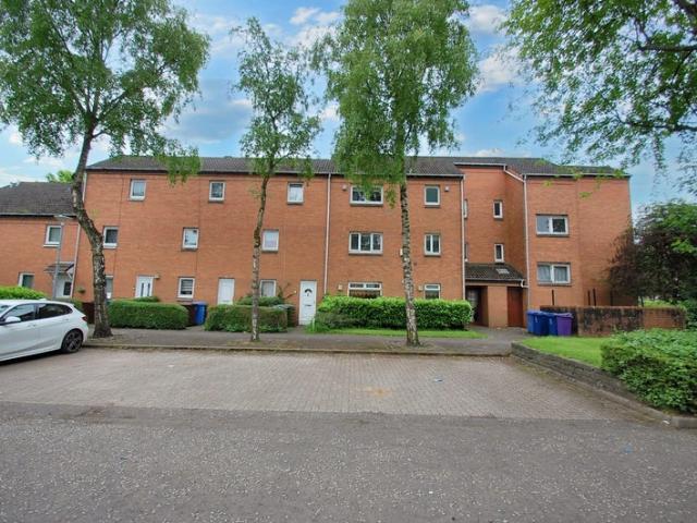 2 bedroom Flat with Balcony