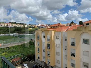 2 bedroom flat with garage and storage room for rent in Mafra
