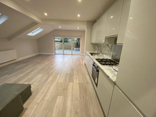2 Bedroom Flat with Large Private Garden