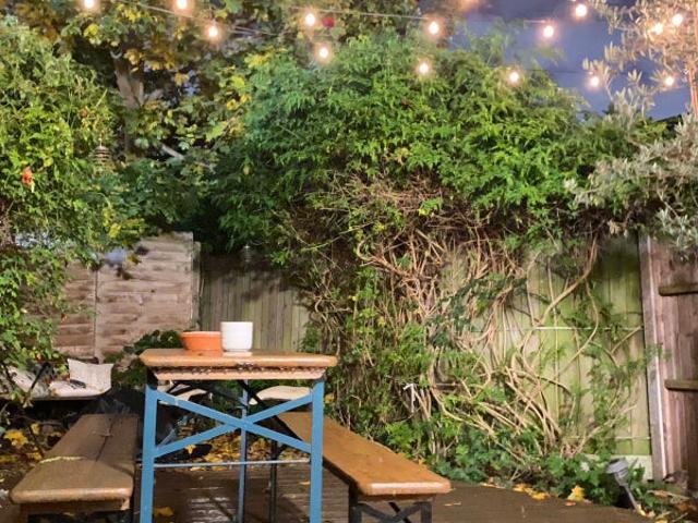 2 bedroom flat with lovely garden