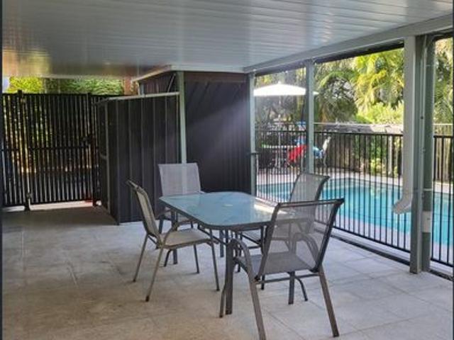 2 Bedroom Flat with Swimming Pool close to Transport