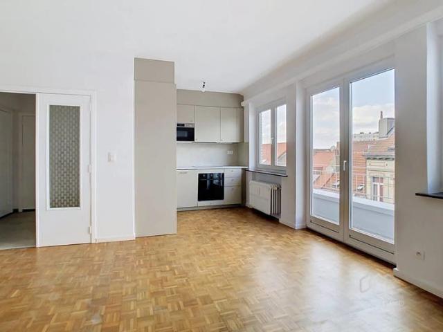 2 bedroom flat with 2 terraces, EU HQ