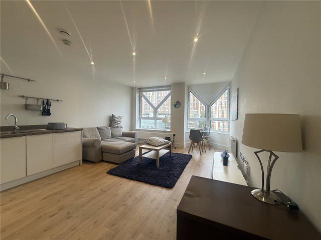 2 BEDROOM Flat / Apartment