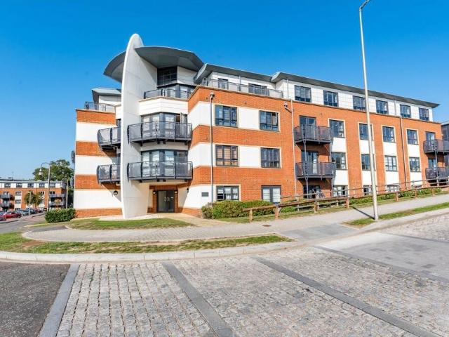 2 BEDROOM Flat / Apartment