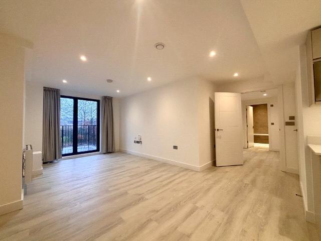 2 BEDROOM Flat / Apartment