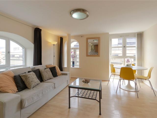 2 Bedroom Flat / Apartment