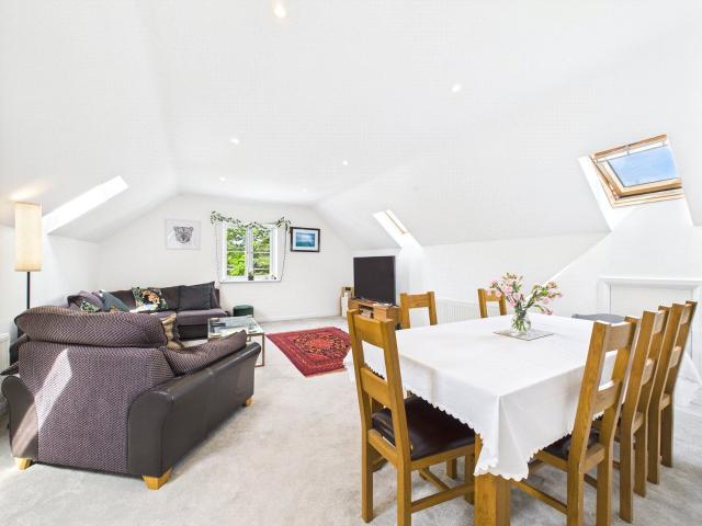 2 BEDROOM Flat / Apartment