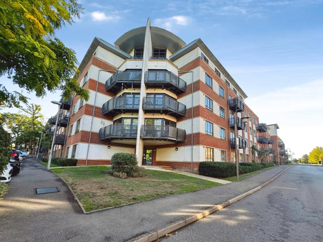 2 BEDROOM Flat / Apartment