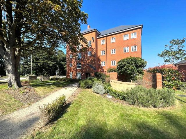 2 BEDROOM Flat / Apartment