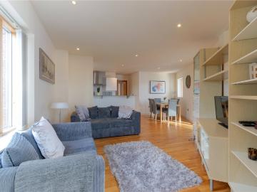 2 Bedroom Flat / Apartment