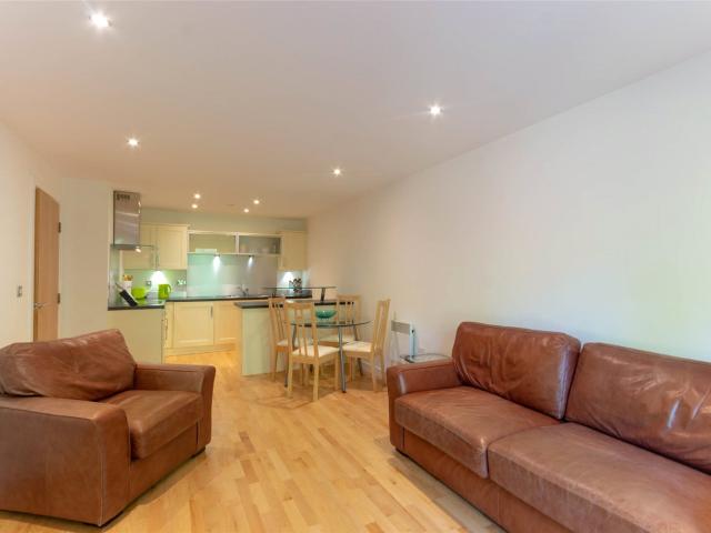2 Bedroom Flat / Apartment