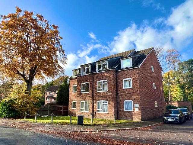2 BEDROOM Flat / Apartment