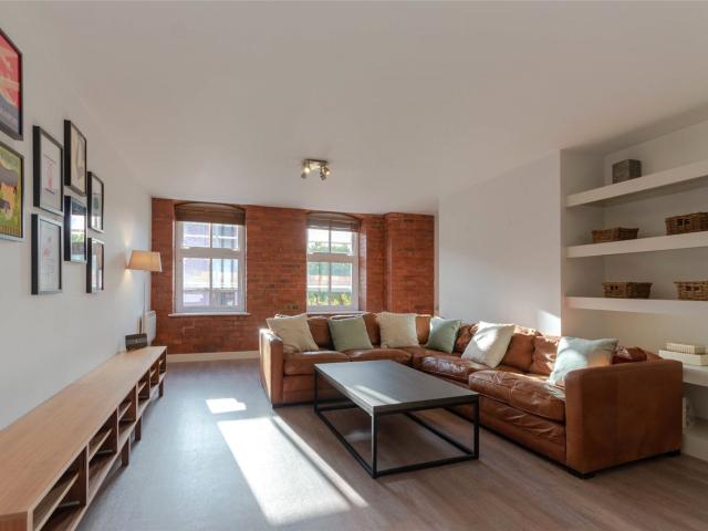 2 Bedroom Flat / Apartment